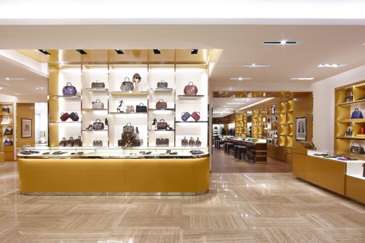 Louis Vuitton — бутик — в ТРЦ Esentai Mall