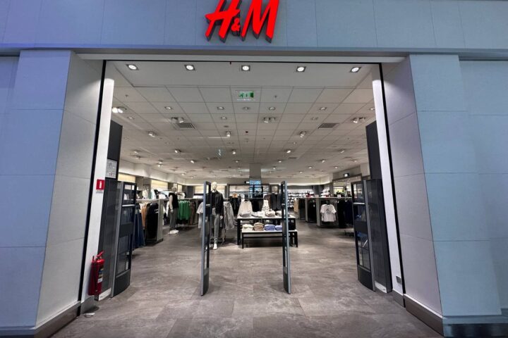 H&M — магазин одежды — в ТРЦ Aport Mall West
