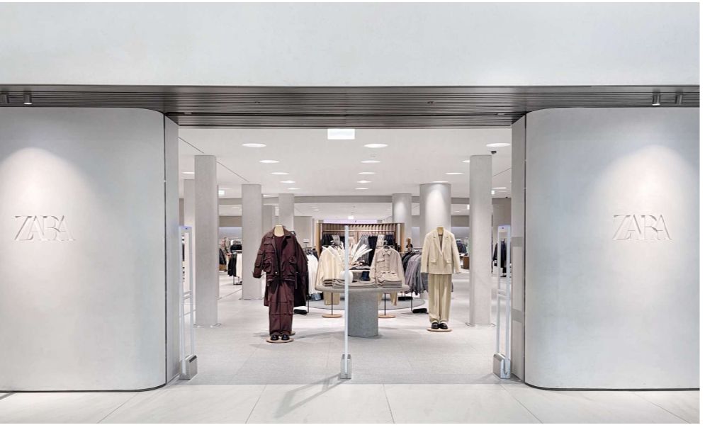 ZARA — магазин одежды — в ТРЦ Aport Mall East
