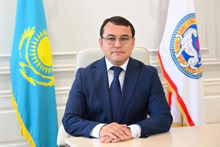 Данияр Алиев