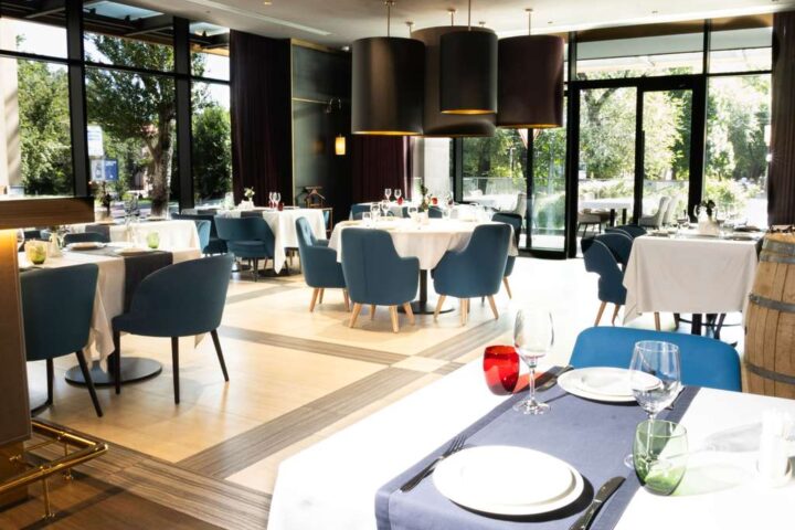 Ресторан Alatau в отеле Mercure Almaty City Center — Алматы