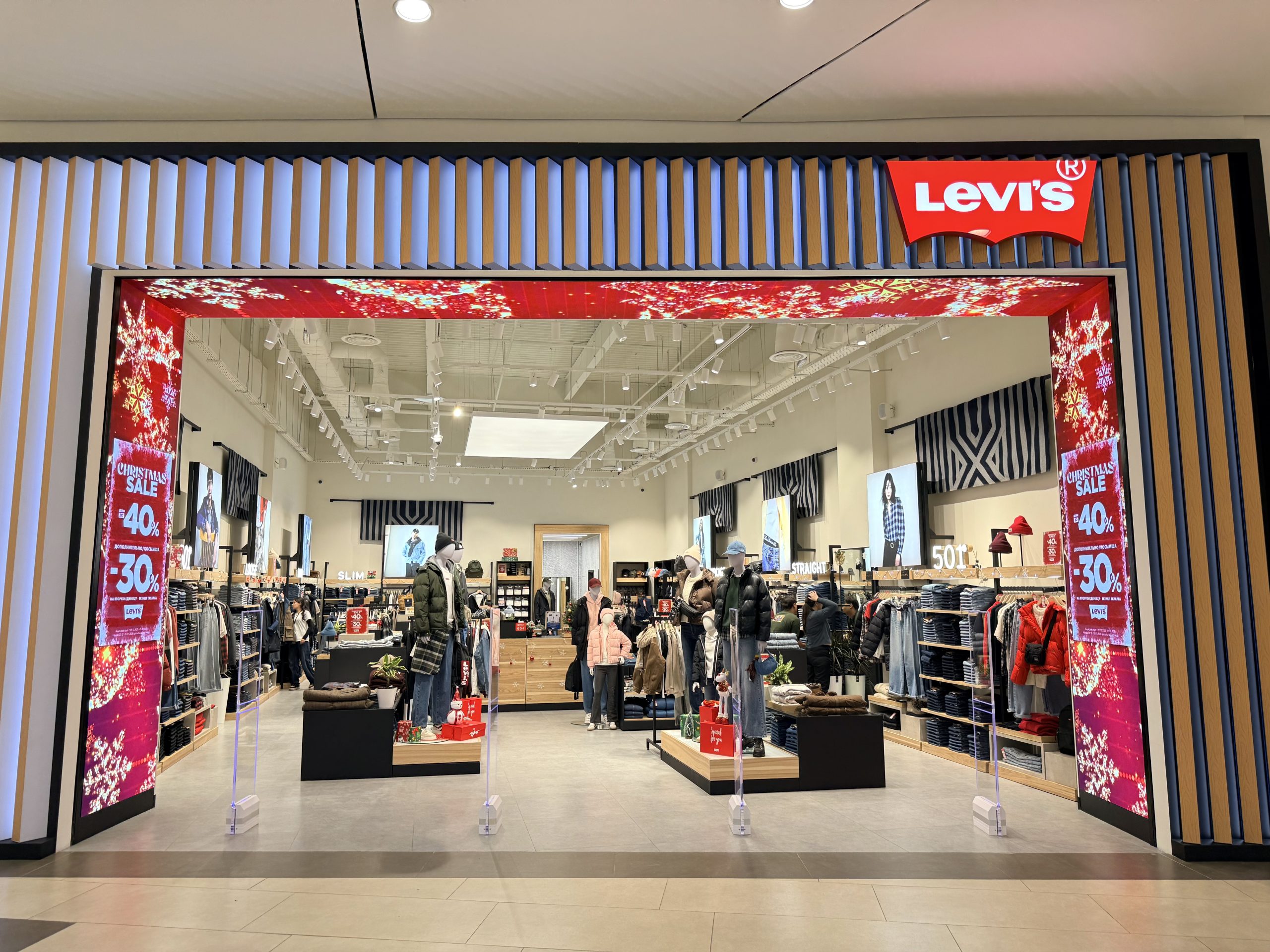Levi's — магазин джинсовой одежды — в ТРЦ Aport Mall East