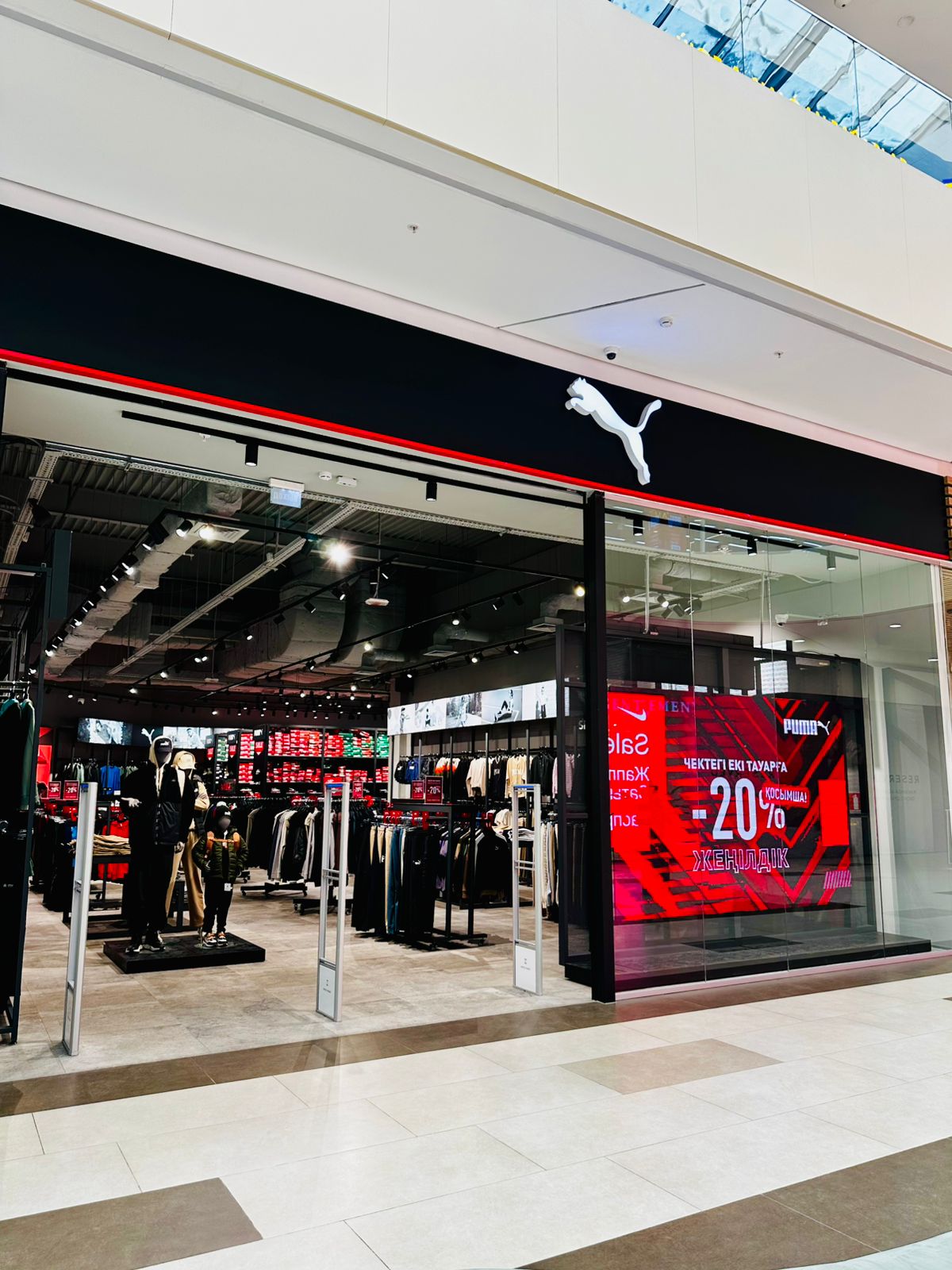 Puma — магазин спортивной одежды и обуви — в ТРЦ Aport Mall East