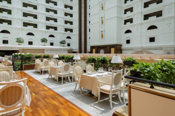 Ресторан Lalezar — отель Rixos Almaty — Алматы