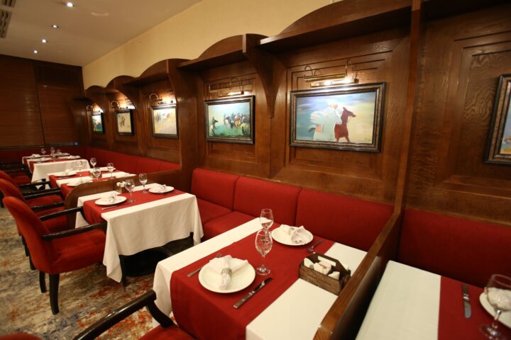 Ресторан Wine store & Grill — отель Rahat Palace — Алматы