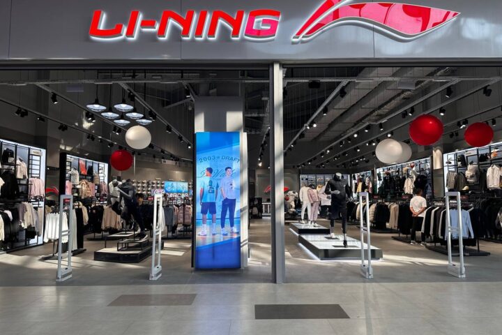 Li-Ning — магазин спортивной одежды и обуви — в ТРЦ Aport Mall East