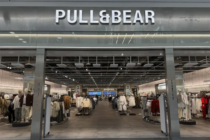 Pull&Bear — магазин одежды — в ТРЦ Aport Mall East