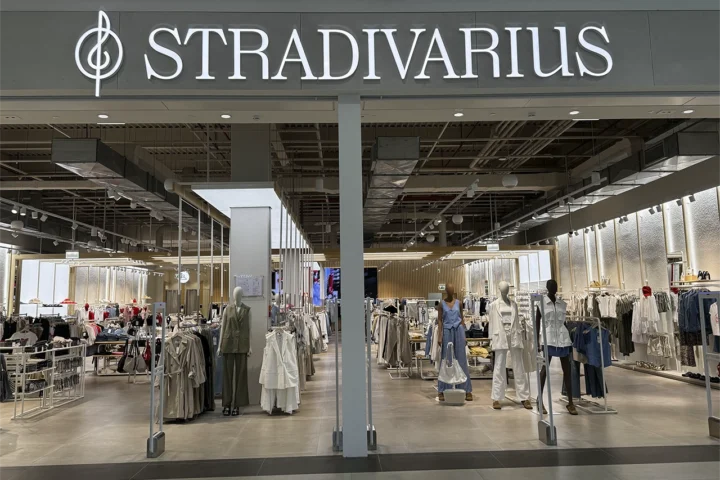 Stradivarius — магазин женской одежды — в ТРЦ Aport Mall East